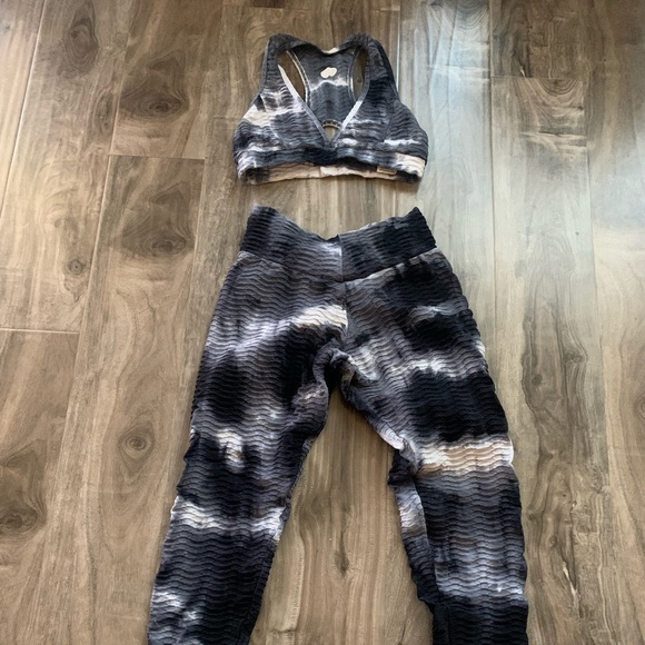 Booty by brabants tye die set. - Picture 2 of 2